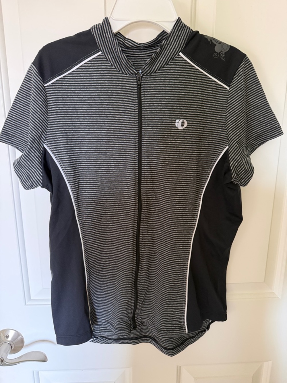 Pearl Izumi Women’s Sz L Black & Gray Striped Short Sleeve Cycling Jersey